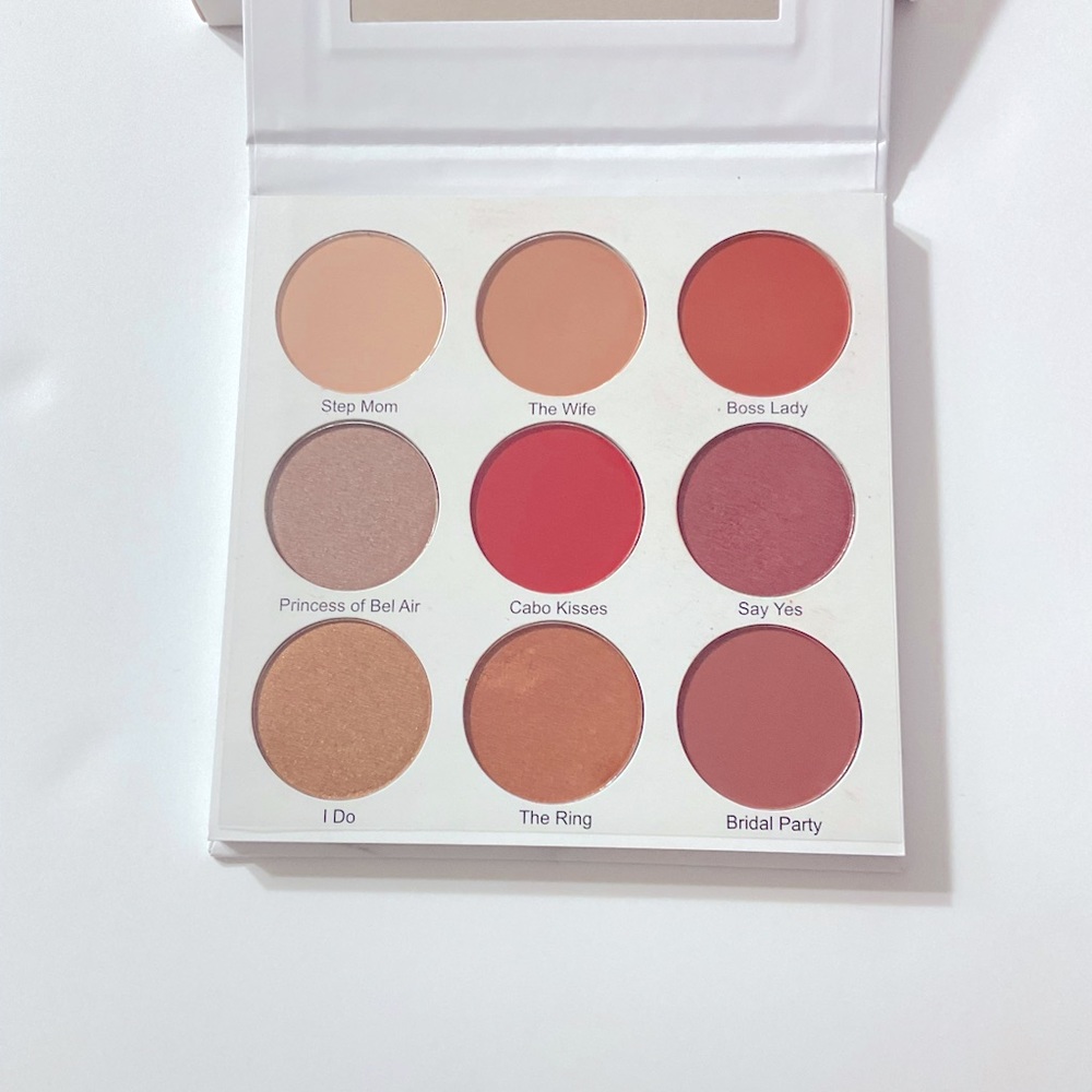 GIVE THEM LALA: The Grown Woman Palette - eyeshadow